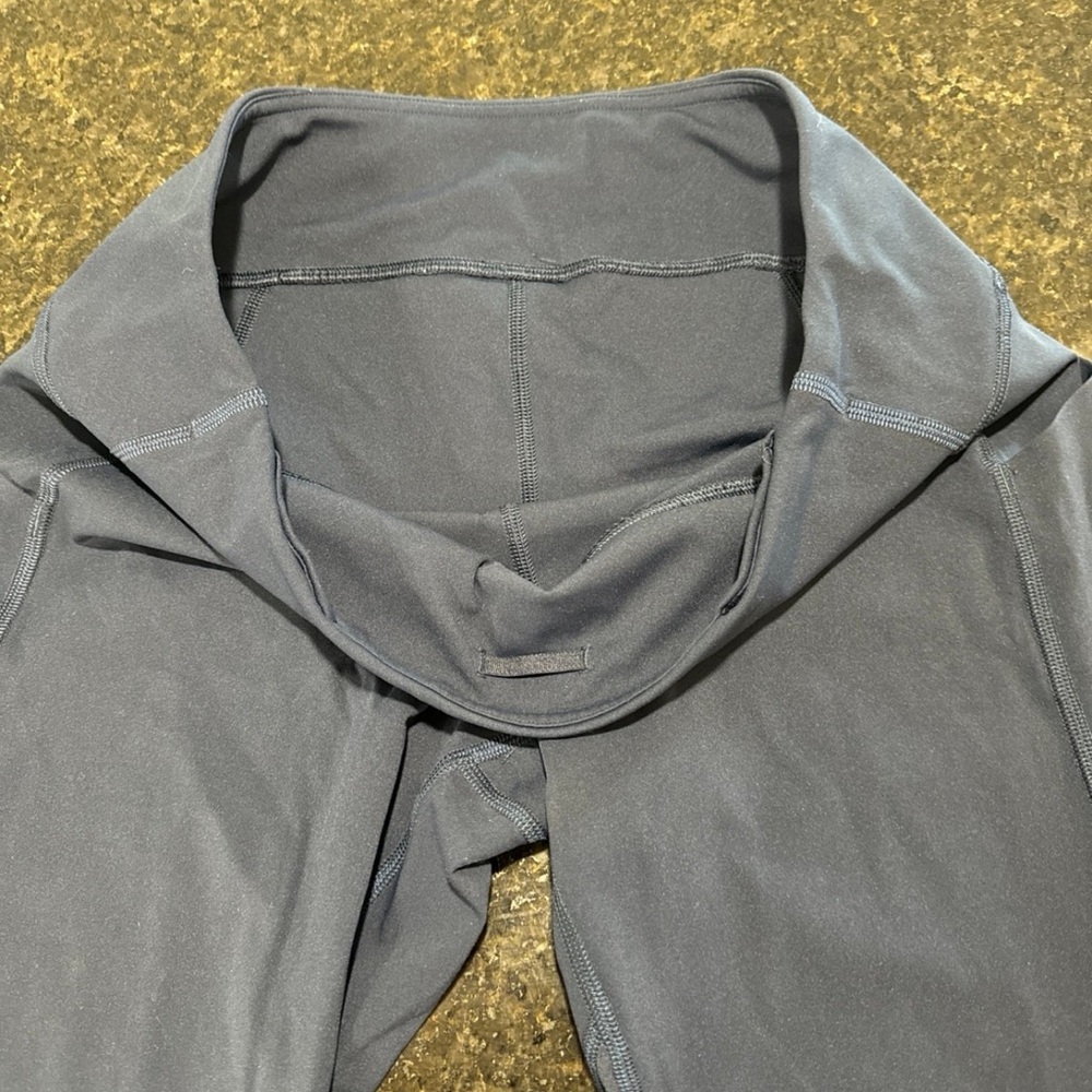Lululemon Navy Capri Leggings 10 - Picture 3 of 7
